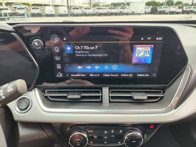 Used 2025 Chevrolet Trax LT w/ LT Convenience Package image 16