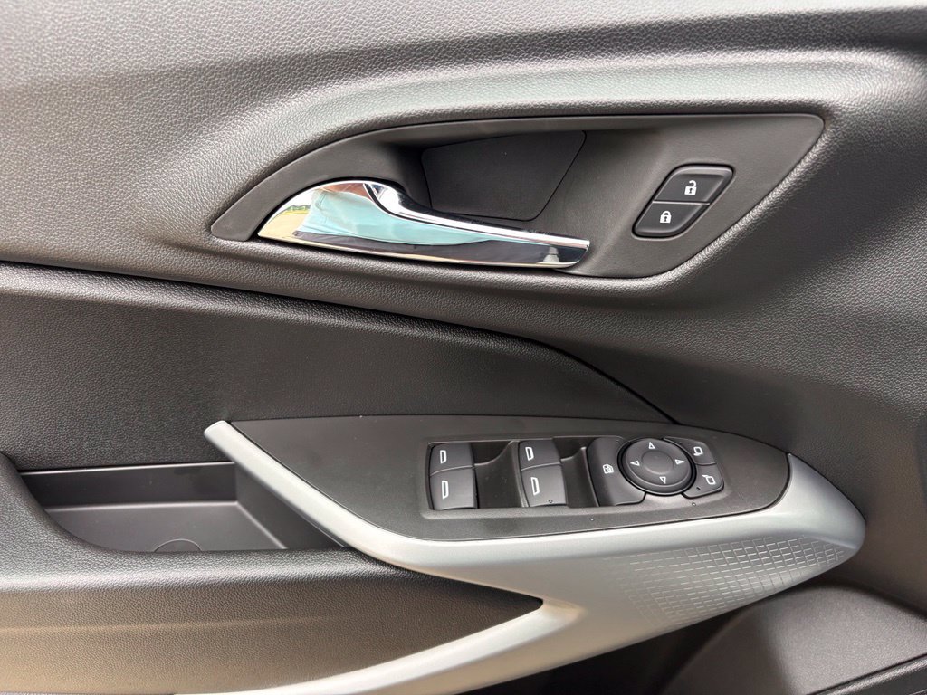 New 2026 Chevrolet Trax RS w/ Sunroof Package FWD image 14