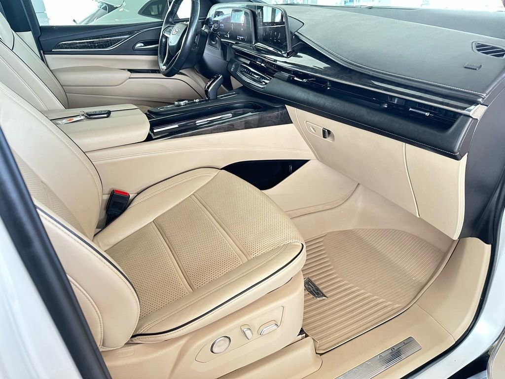 Used 2024 Cadillac Escalade Premium Luxury image 17