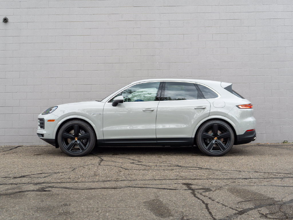 New 2026 Porsche Cayenne E-Hybrid AWD/4WD image 2