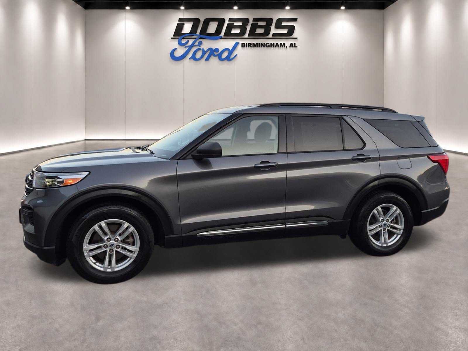 Certified 2024 Ford Explorer XLT RWD image 2