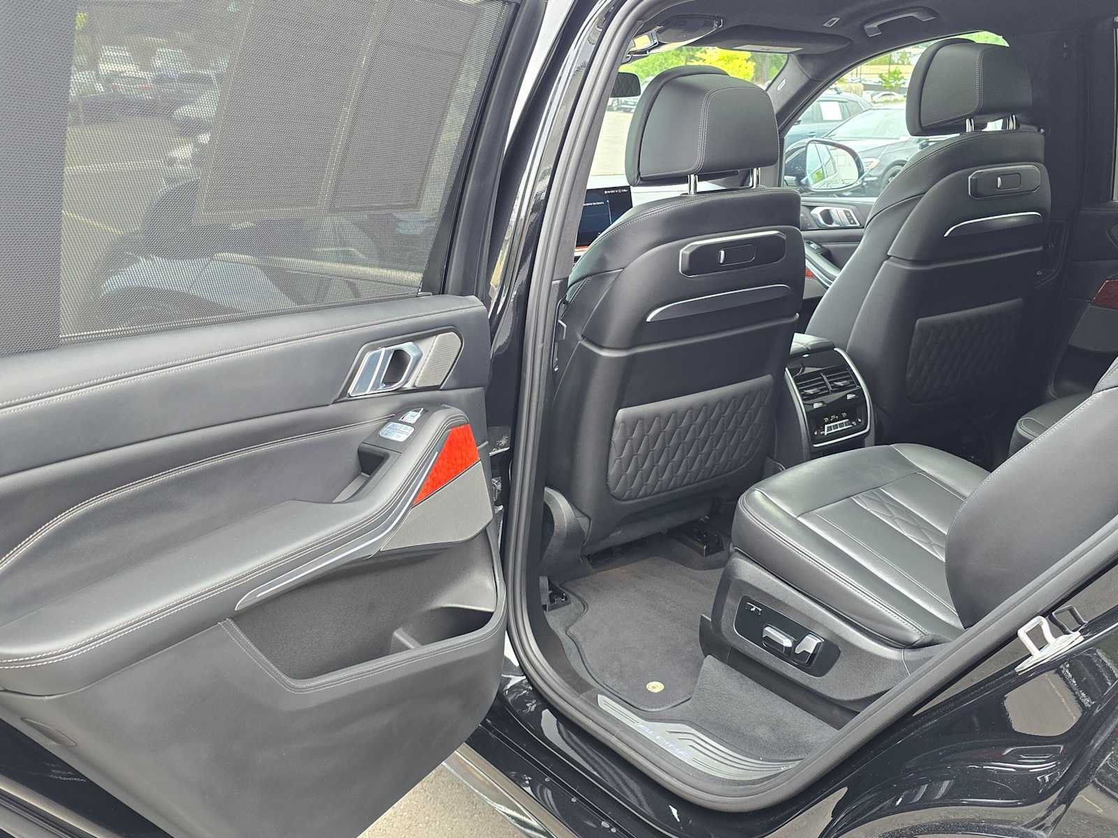 Used 2023 BMW ALPINA XB7 AWD/4WD image 15
