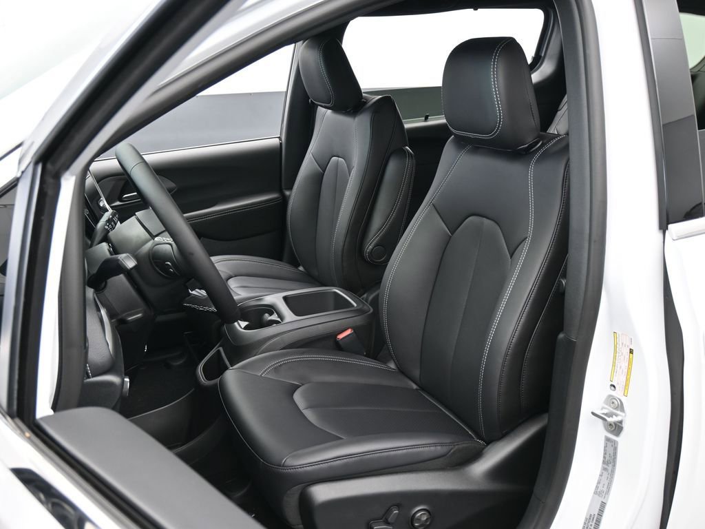 New 2026 Chrysler Pacifica Select image 10