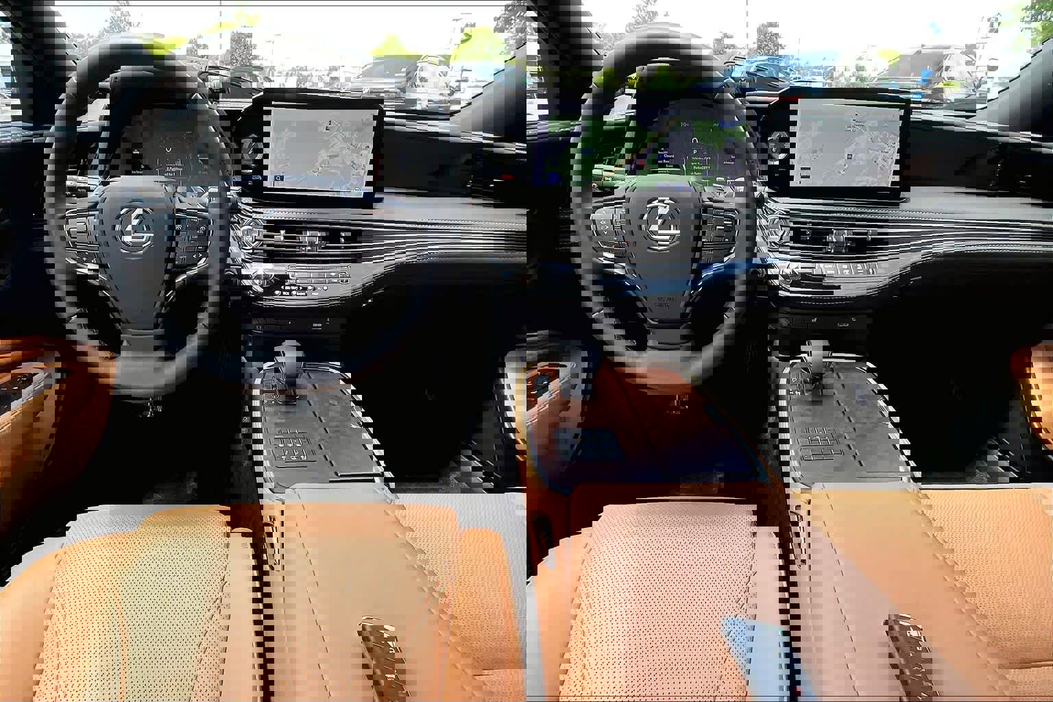 Used 2024 Lexus LS 500 RWD image 15