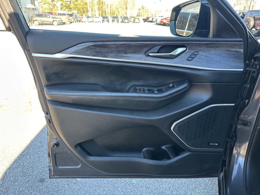 Used 2022 Jeep Grand Cherokee L Limited image 13