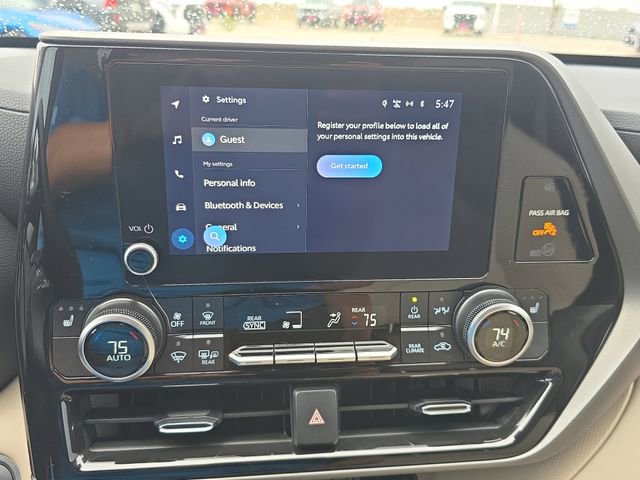 Used 2025 Toyota Highlander XLE image 21