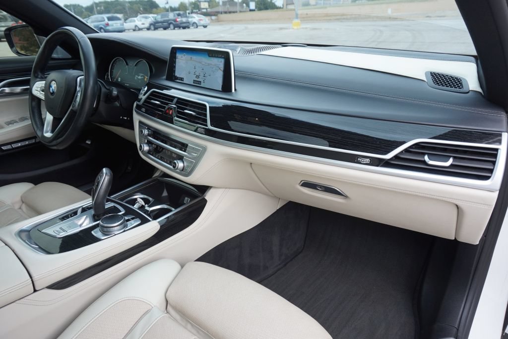 Used 2016 BMW 750i xDrive AWD/4WD image 33