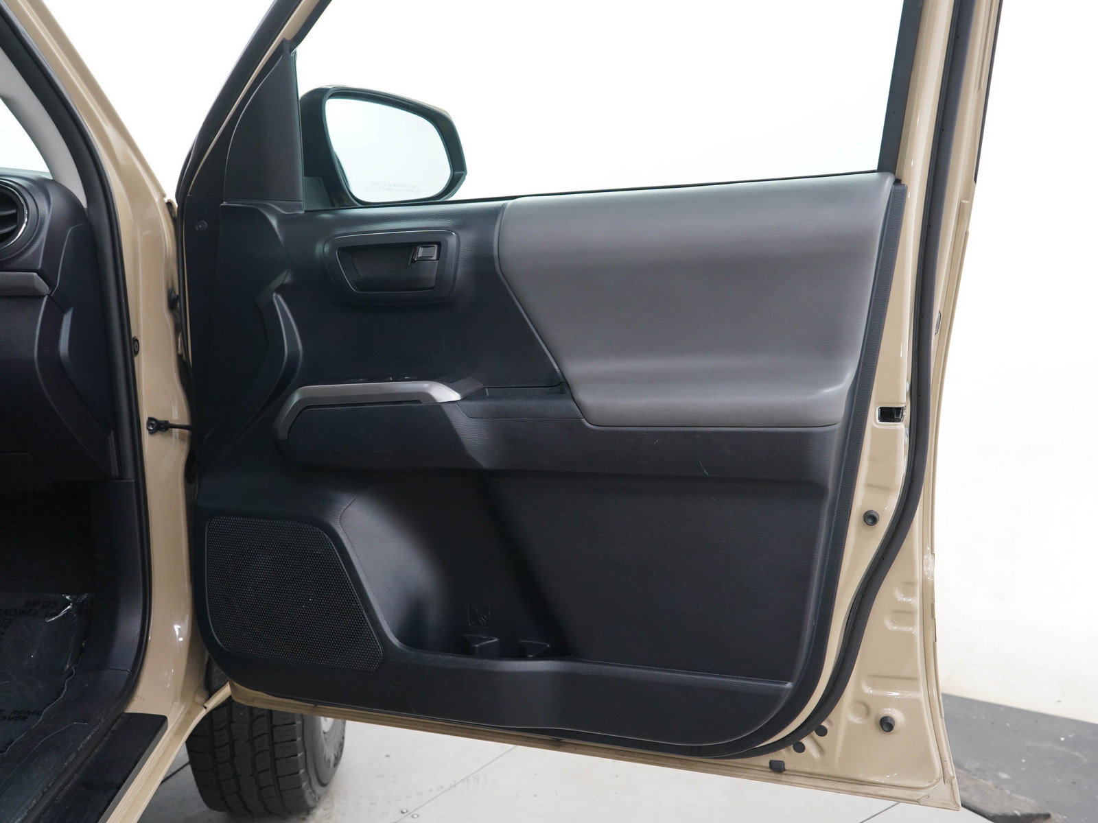 Used 2019 Toyota Tacoma SR5 RWD image 9