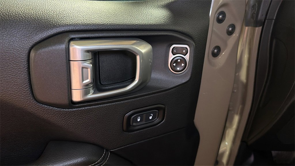 Used 2020 Jeep Gladiator Overland image 24