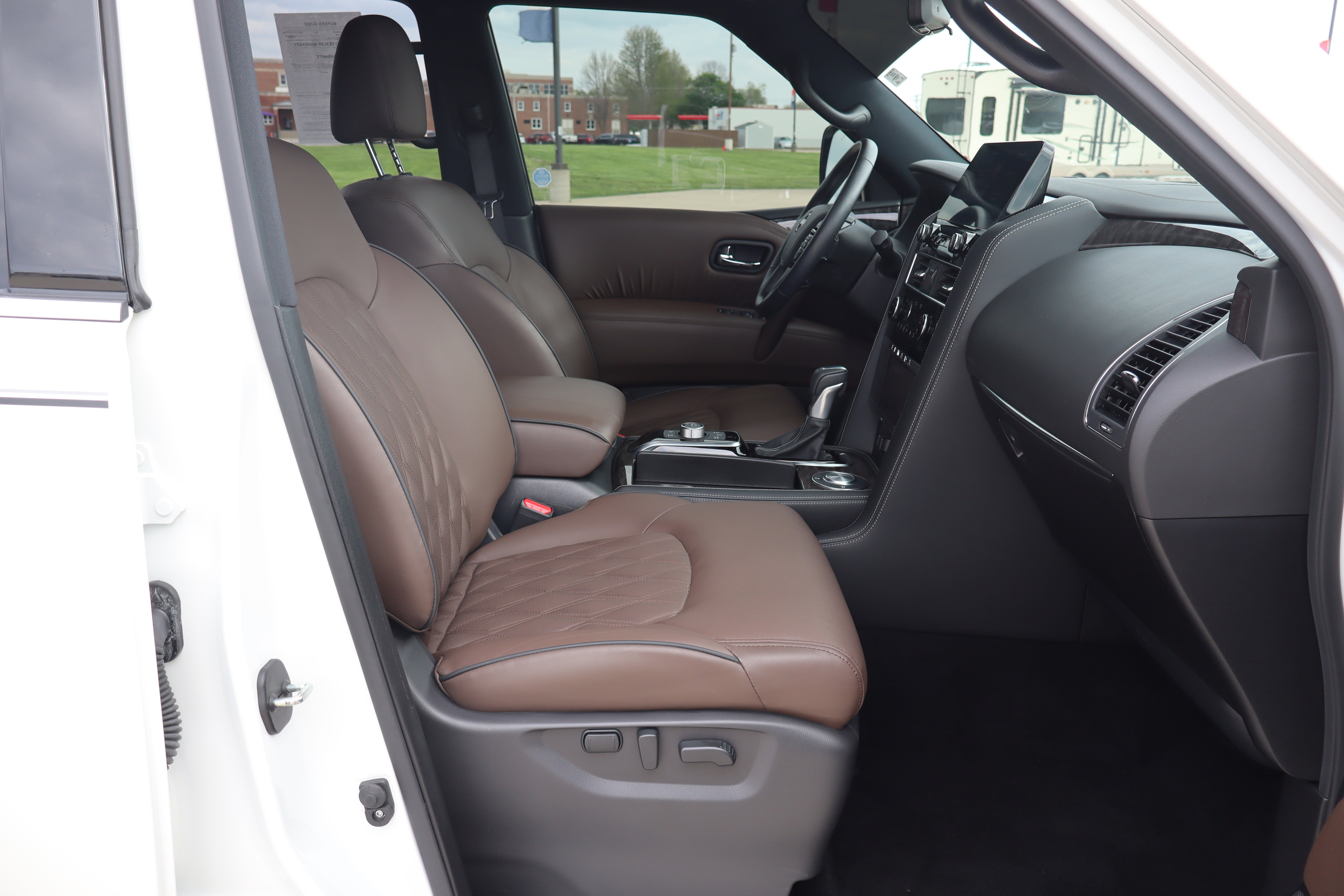 Used 2024 Nissan Armada Platinum w/ Cargo Package RWD image 15