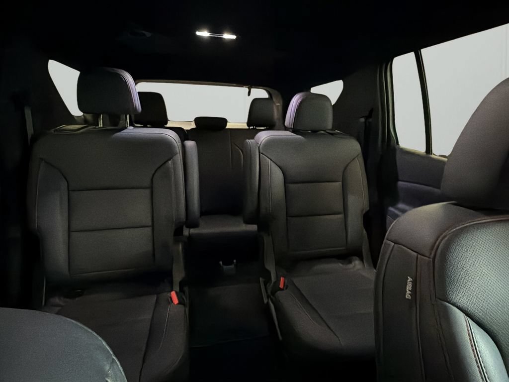 Used 2025 Chevrolet Traverse Z71 AWD/4WD image 37