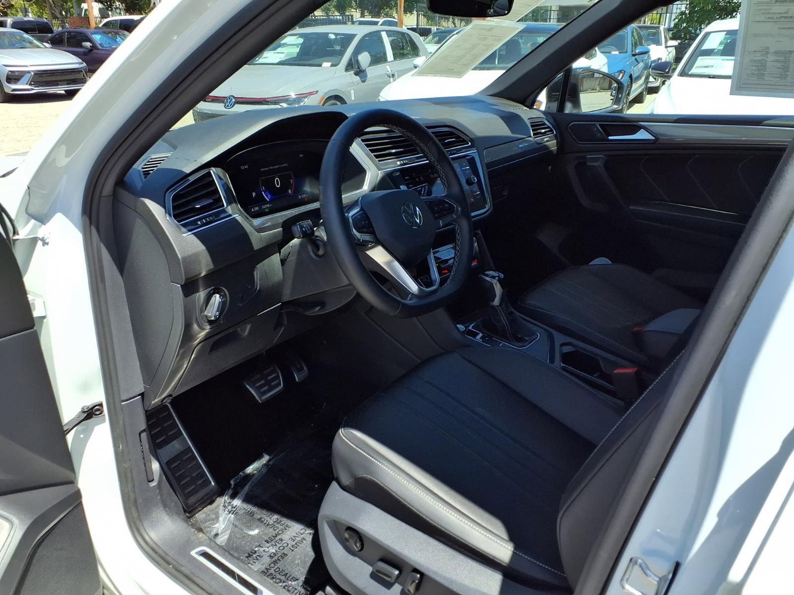 Certified 2023 Volkswagen Tiguan SE R-Line FWD image 17