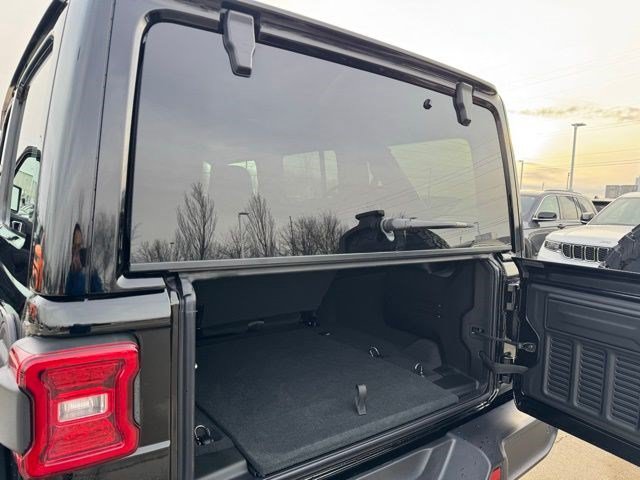 New 2026 Jeep Wrangler Unlimited Rubicon w/ Safety Group AWD/4WD image 33