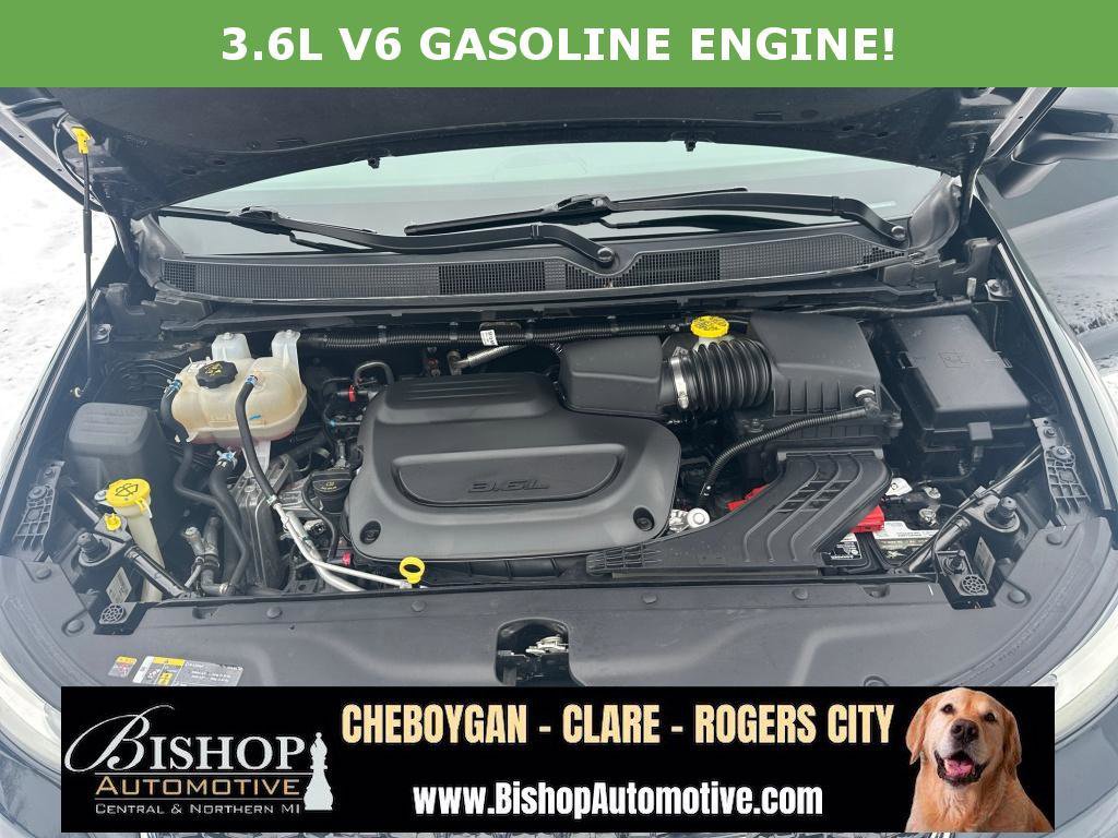 Used 2023 Chrysler Pacifica Touring-L image 10