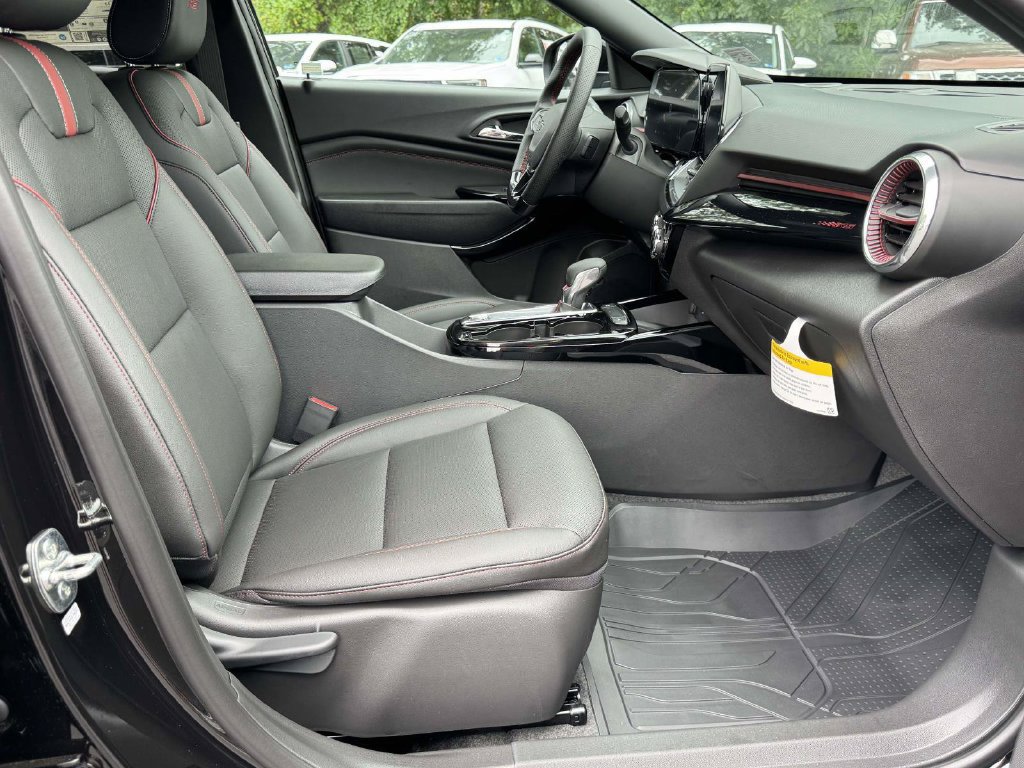 New 2026 Chevrolet Trax RS w/ Sunroof Package FWD image 14
