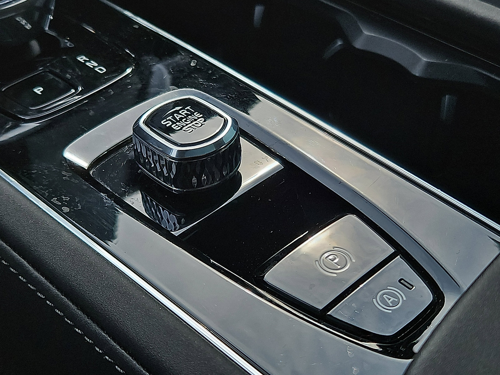 Certified 2025 Volvo XC90 T8 Ultra w/ Protection Package Premier image 24