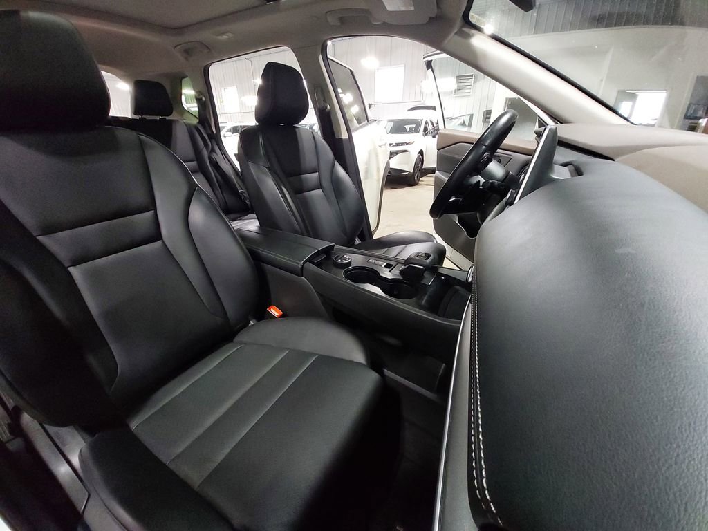 Used 2023 Nissan Rogue SV w/ SV Premium B Package image 10