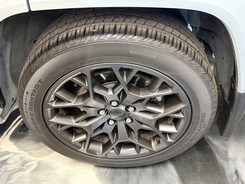 Used 2024 Jeep Grand Cherokee L Summit AWD/4WD image 25