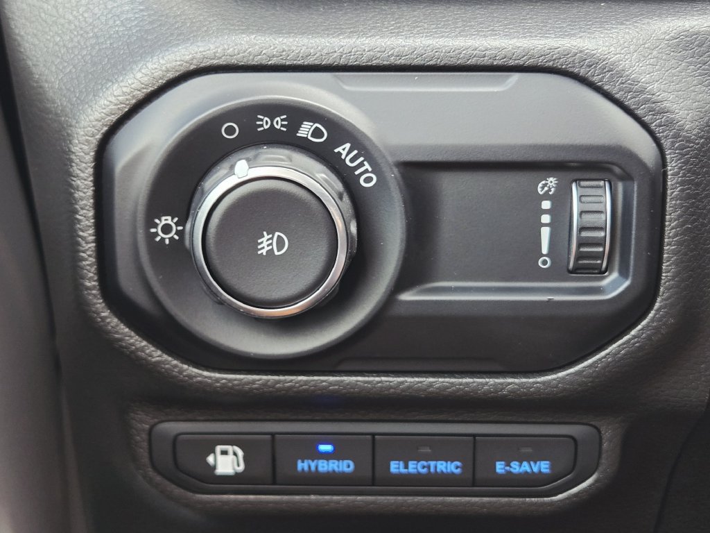 Used 2023 Jeep Wrangler Unlimited Sahara w/ Cold Weather Group AWD/4WD image 30