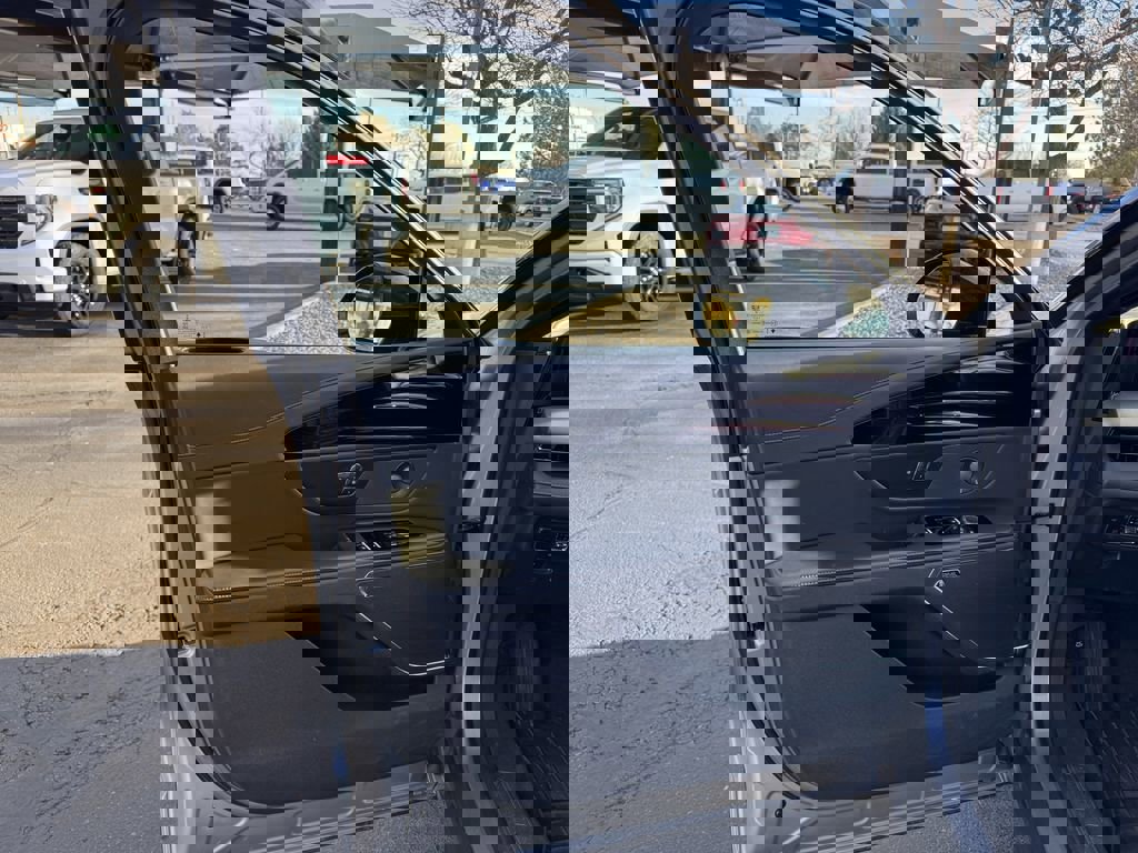 Used 2024 Lincoln Nautilus Reserve w/ Equipment Group 202A image 6