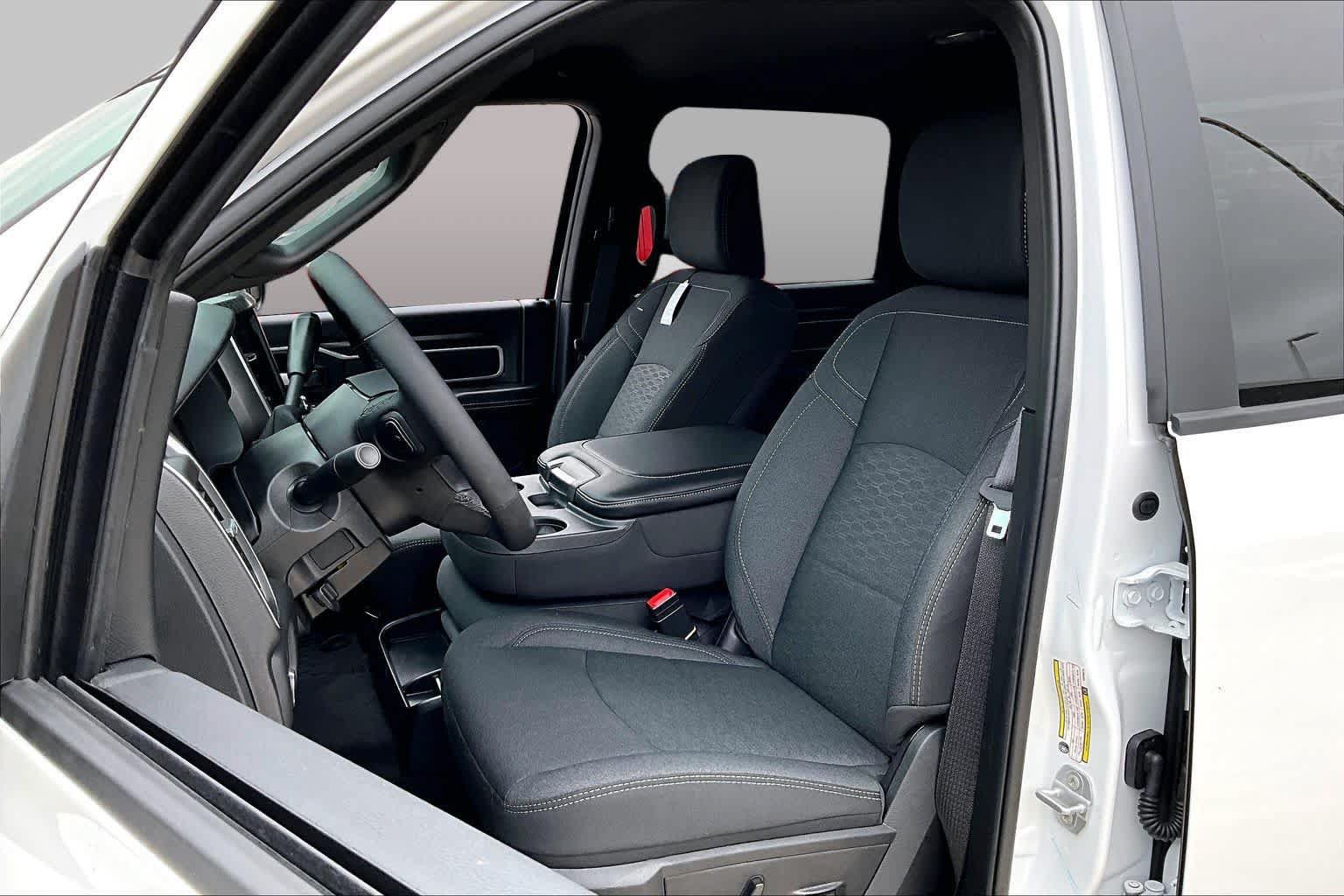 New 2027 RAM 3500 Big Horn AWD/4WD image 9