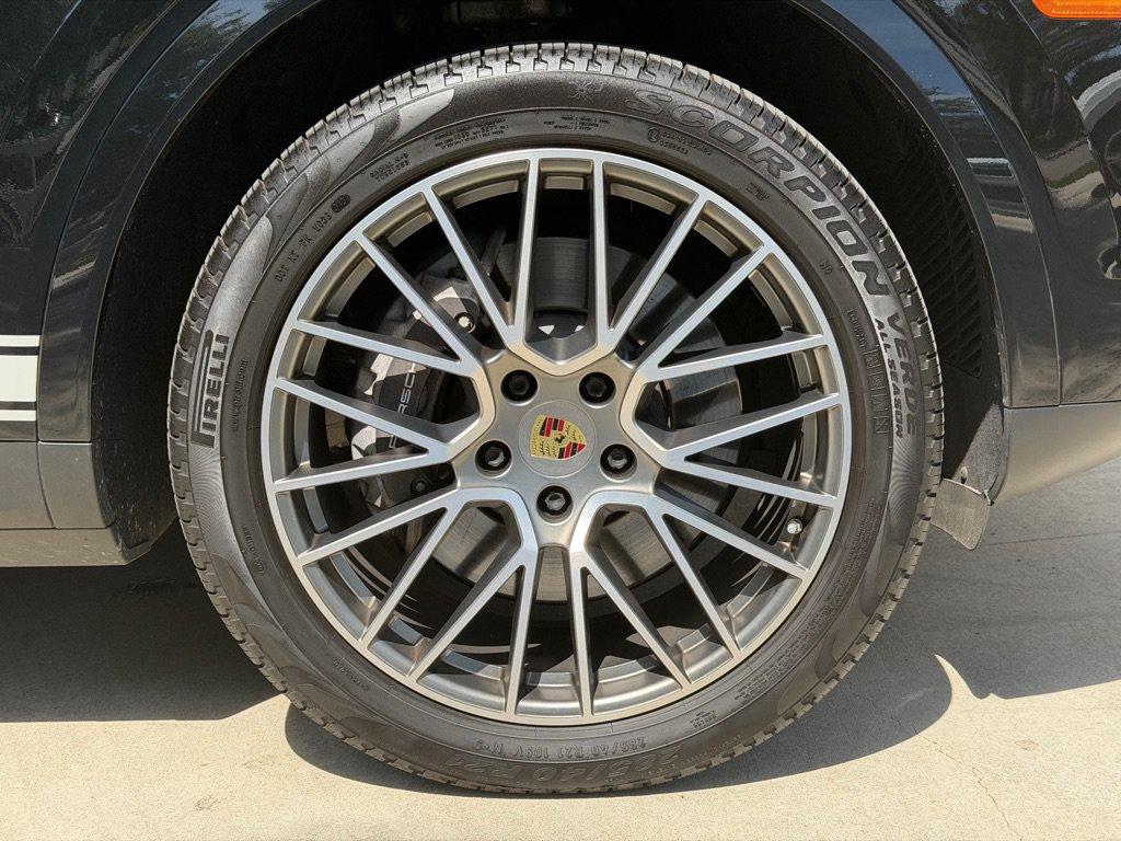 Used 2023 Porsche Cayenne Platinum Edition AWD/4WD image 17