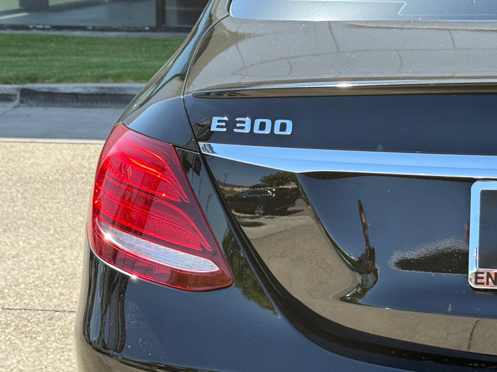 Used 2019 Mercedes-Benz E 300 image 11