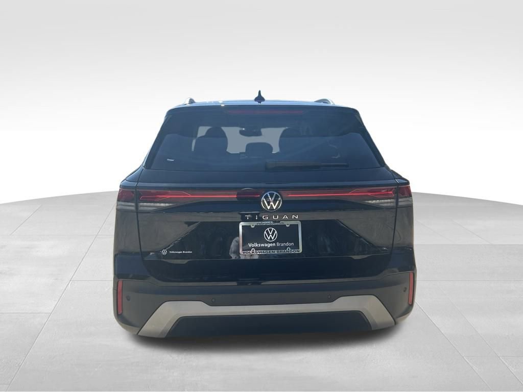 Used 2025 Volkswagen Tiguan S image 4