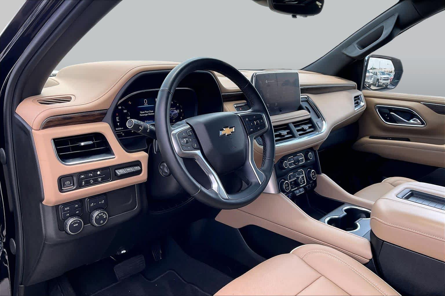 Used 2023 Chevrolet Suburban Premier AWD/4WD image 18