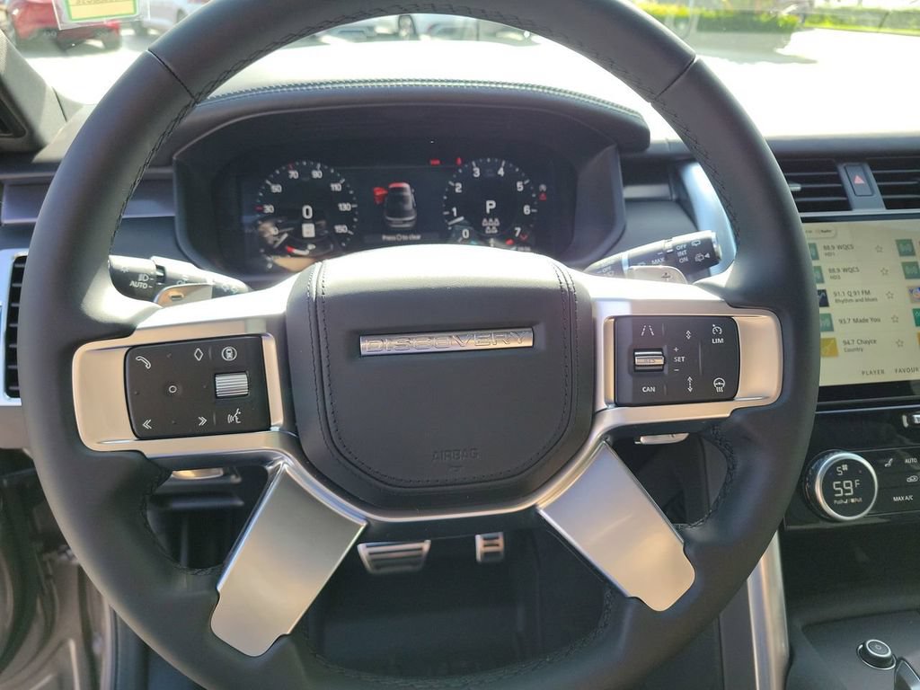 New 2025 Land Rover Discovery Metropolitan Edition AWD/4WD image 28
