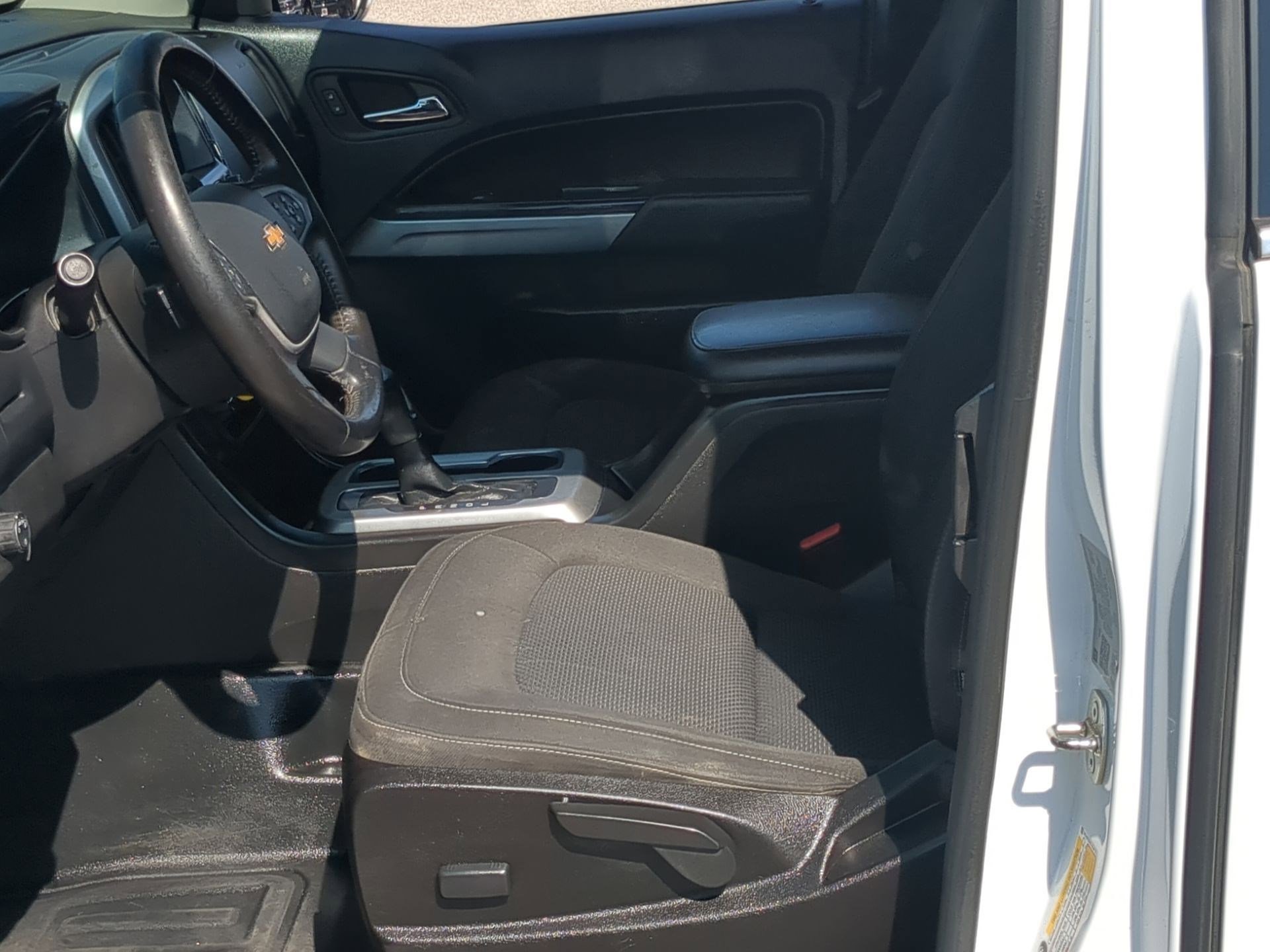 Used 2020 Chevrolet Colorado LT w/ Safety Package RWD image 12