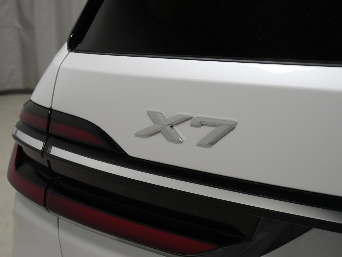 Certified 2024 BMW X7 xDrive40i w/ Executive Package image 26