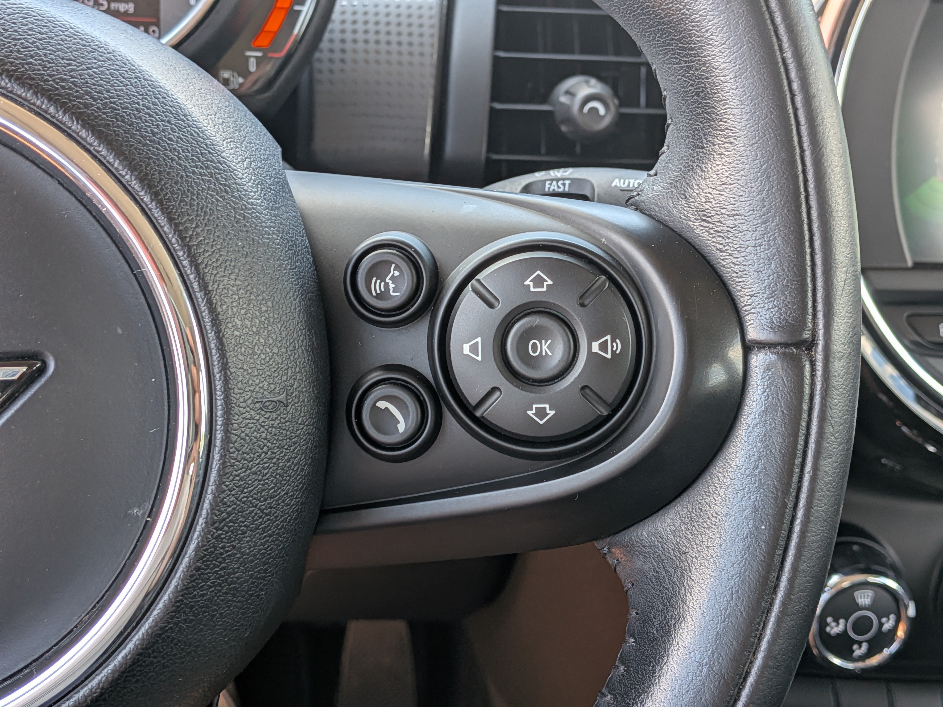 Used 2021 MINI Cooper 4-Door Hardtop w/ Storage Package FWD image 24