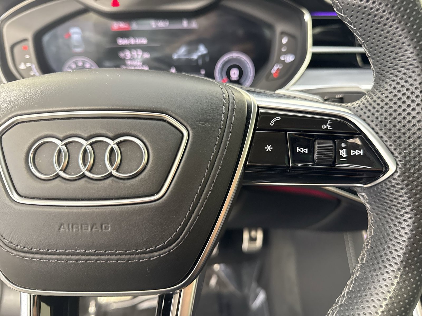 Used 2023 Audi S8 AWD/4WD image 13