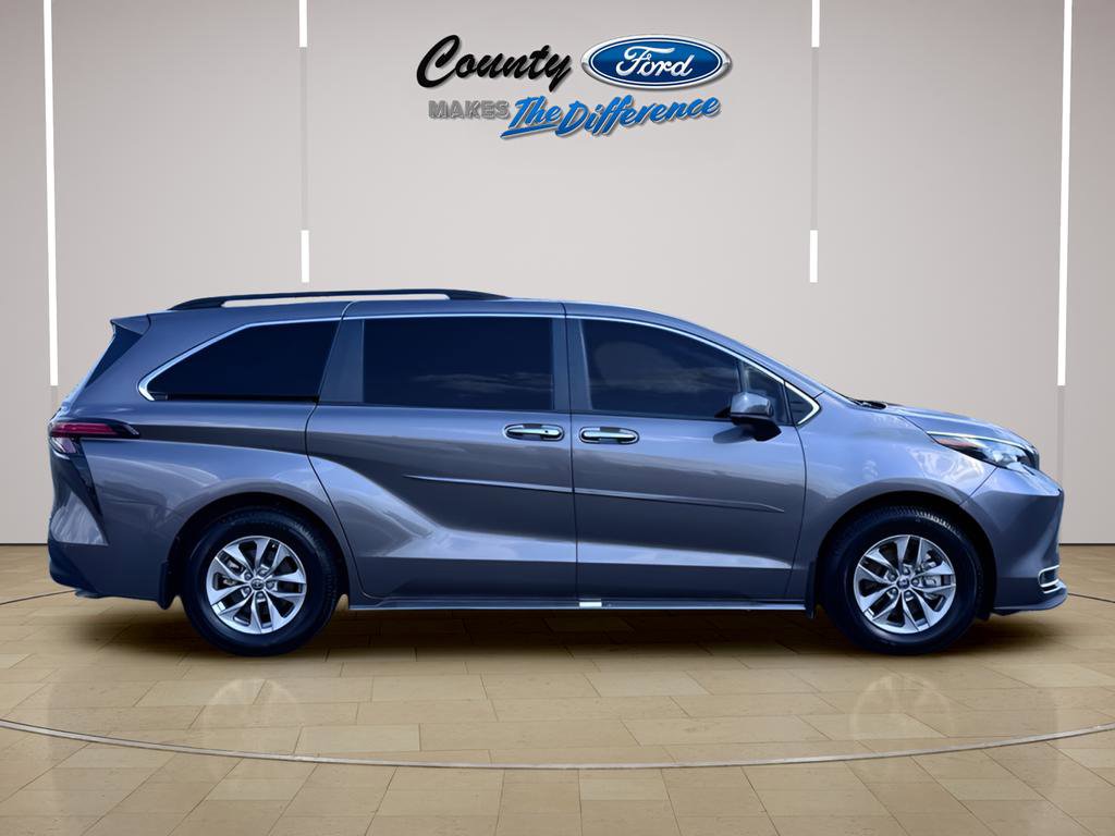 Used 2022 Toyota Sienna XLE w/ XLE Plus Package image 25