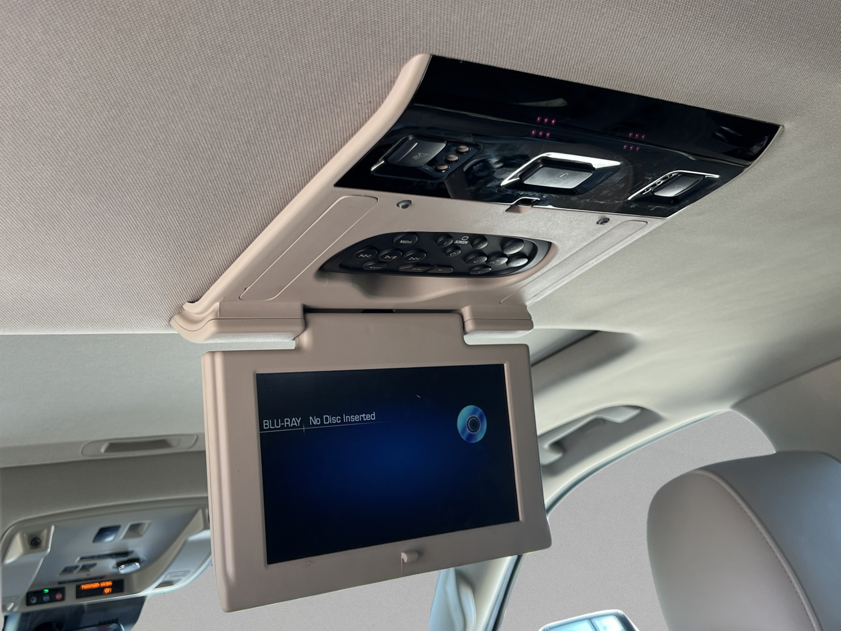 Used 2019 Cadillac Escalade ESV Luxury AWD/4WD image 26