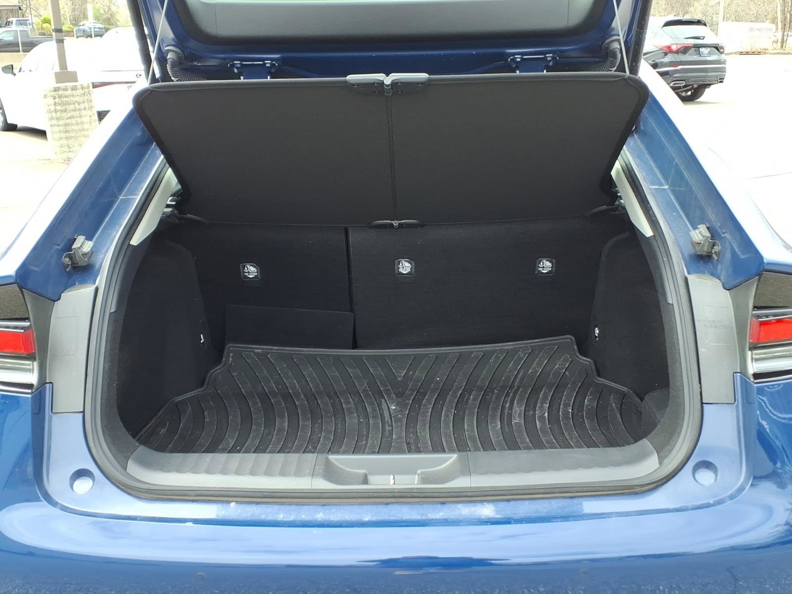 Used 2024 Toyota Prius LE image 12