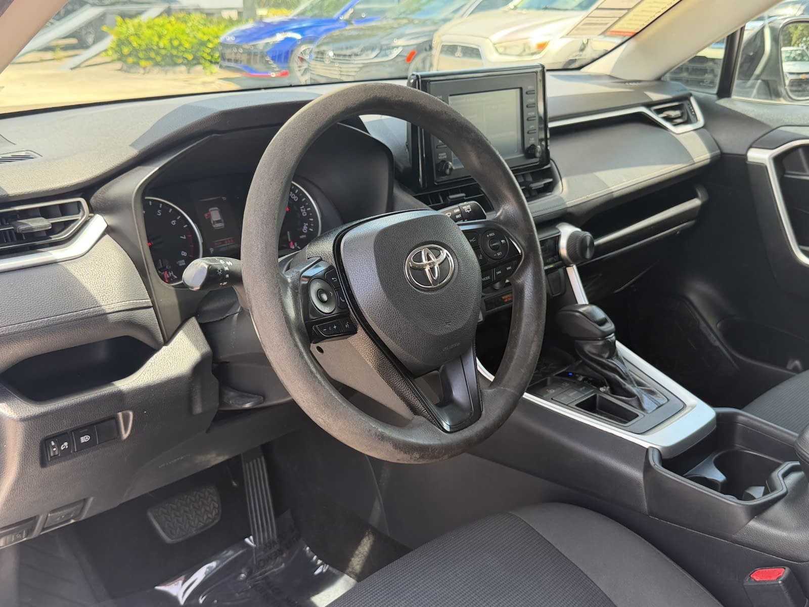 Used 2019 Toyota RAV4 LE FWD image 15