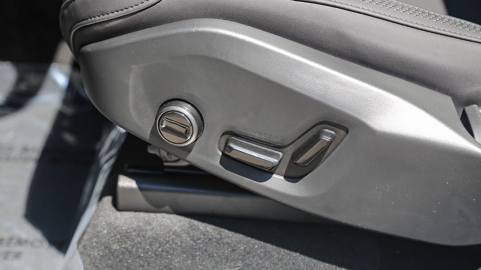 Used 2025 Volvo XC90 T8 Plus w/ Protection Package Premier AWD/4WD image 24