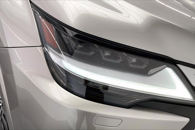 Used 2022 Lexus LX 600 4WD w/ Luxury Package image 29