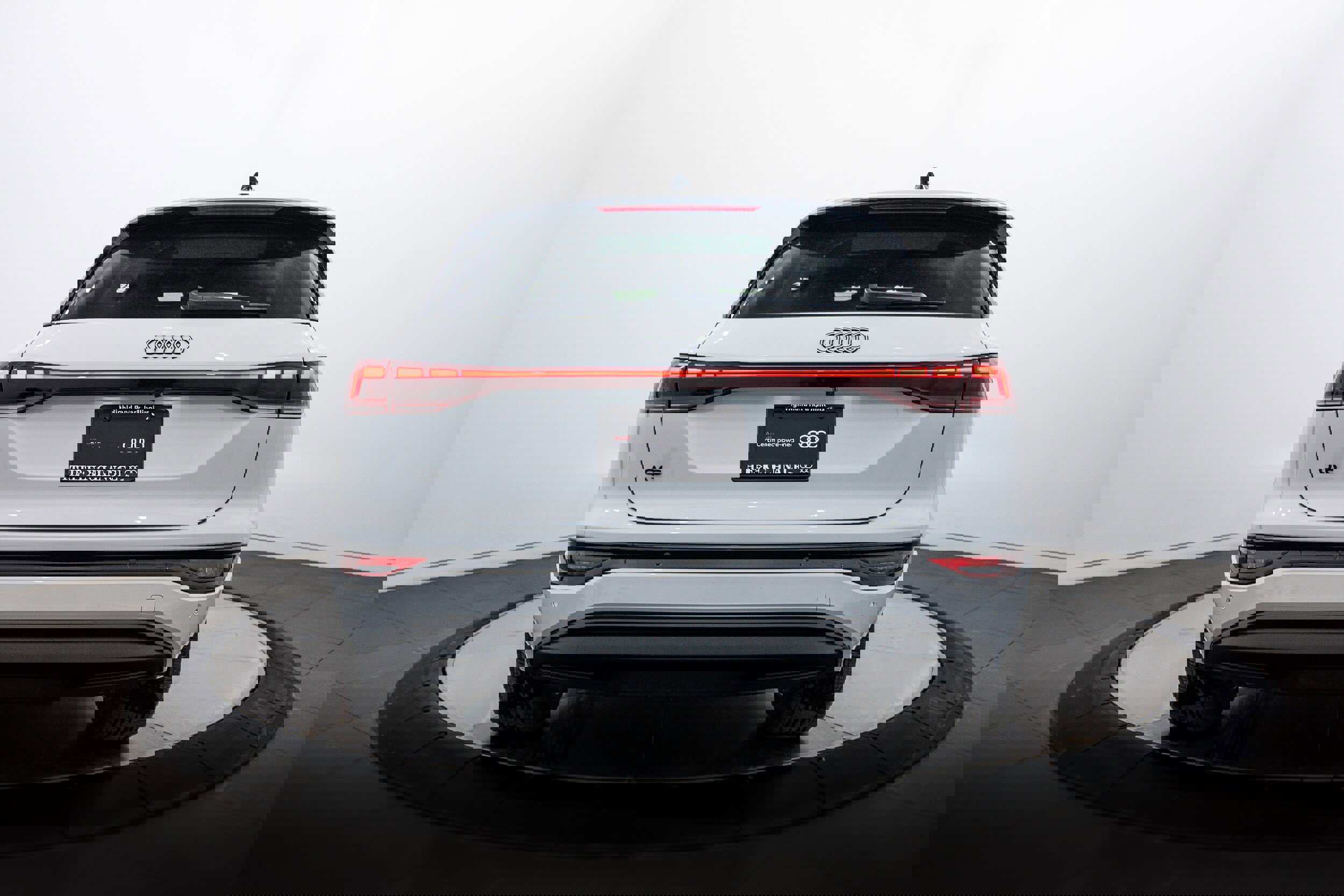 Certified 2025 Audi Q6 e-tron Premium Plus image 21