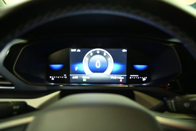 Used 2024 Volkswagen Taos SE image 40