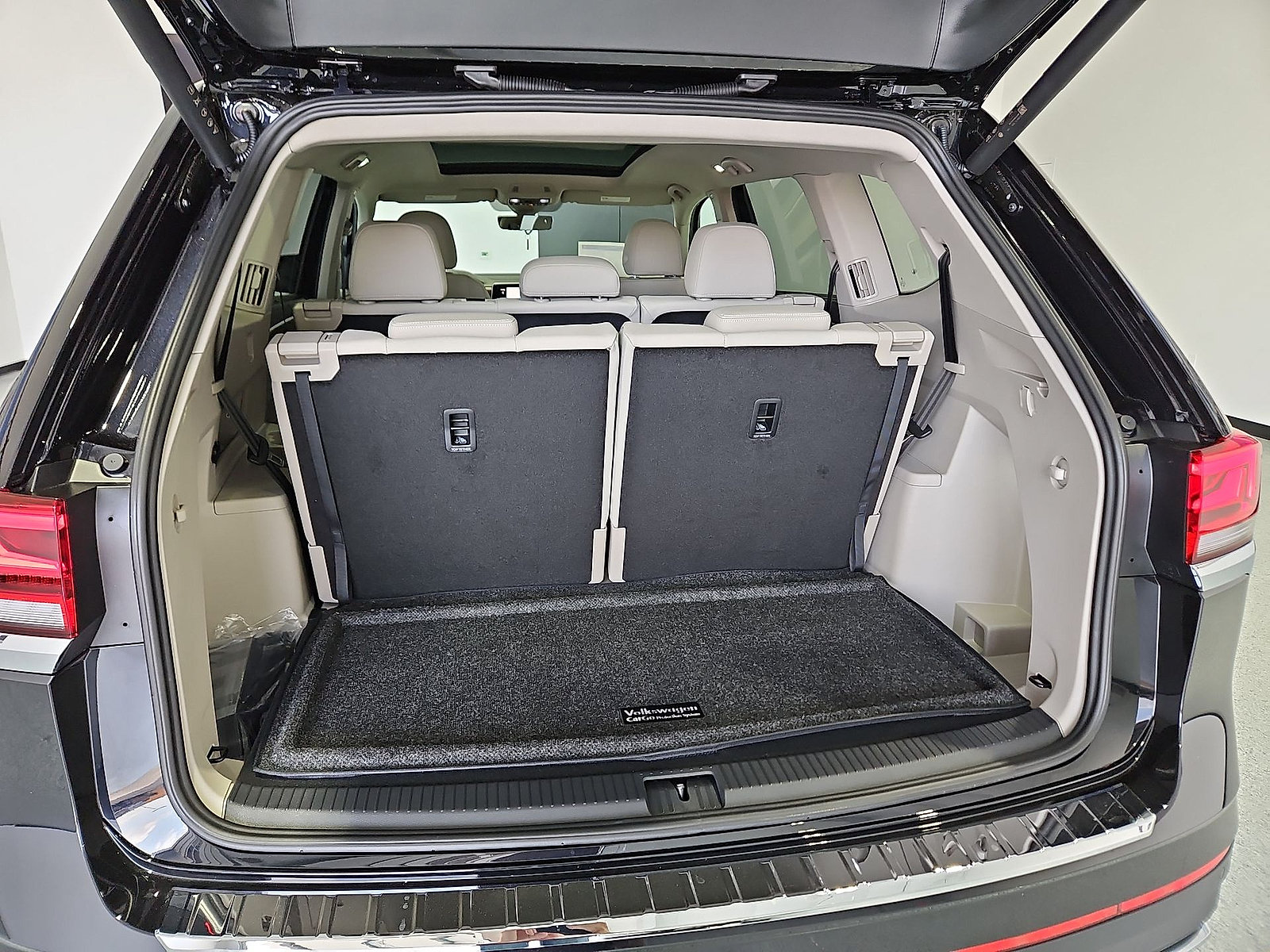 New 2026 Volkswagen Atlas SE FWD image 13