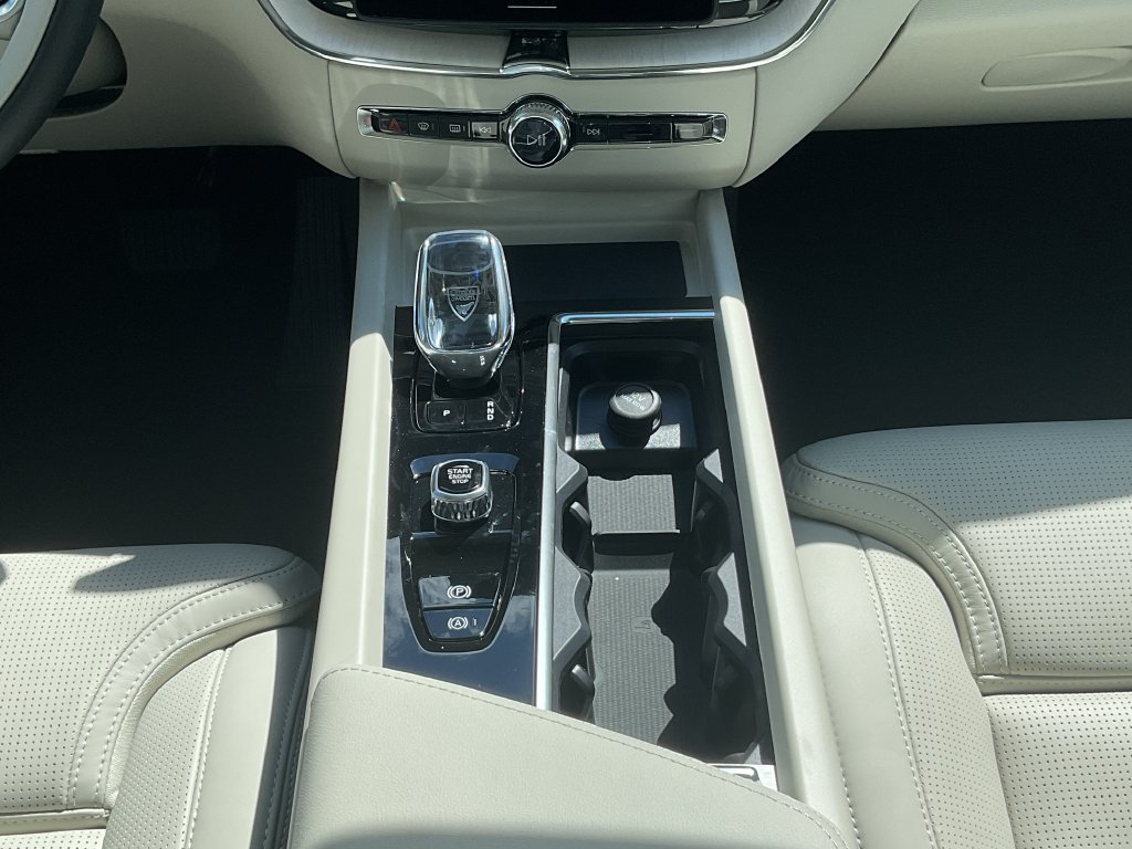 New 2027 Volvo XC60 B5 Ultra AWD/4WD image 29
