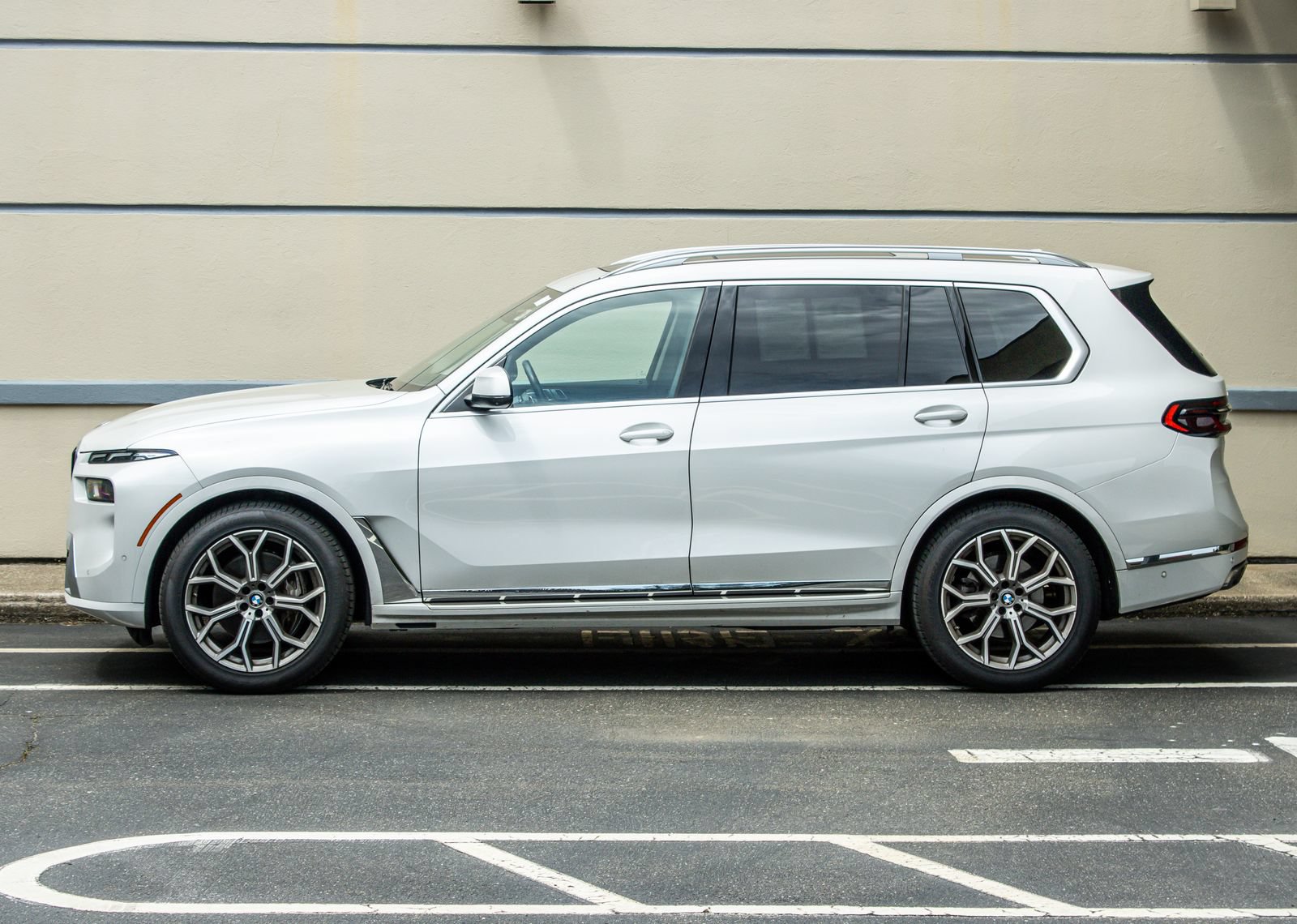 Used 2024 BMW X7 xDrive40i AWD/4WD image 4