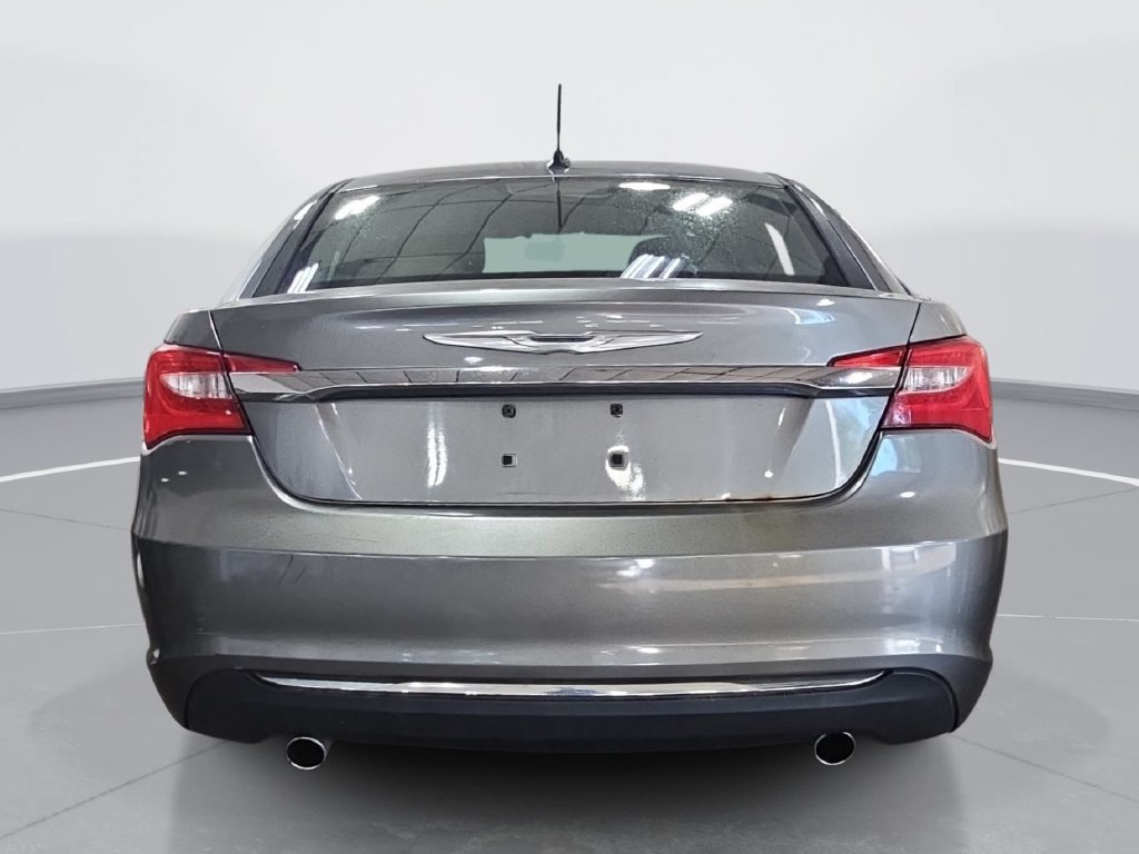 Used 2011 Chrysler 200 Touring FWD image 5