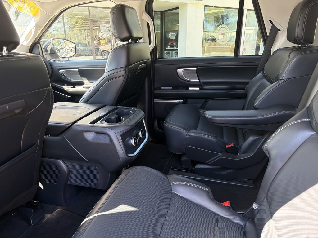Used 2025 Ford Expedition Platinum image 20