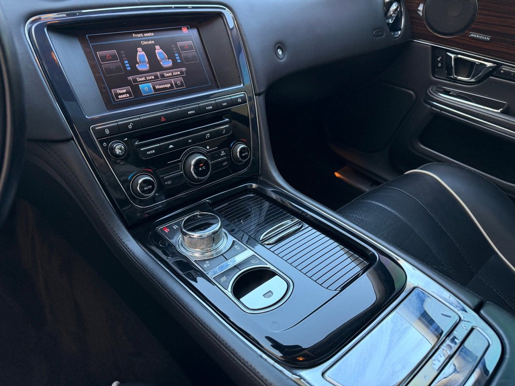 Used 2014 Jaguar XJ L Portfolio RWD image 12