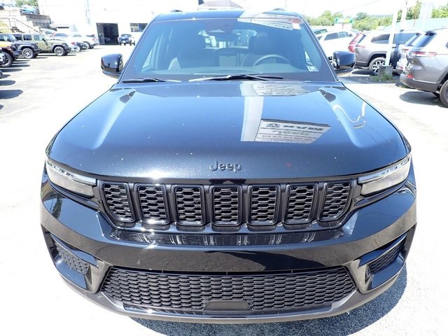 New 2025 Jeep Grand Cherokee Limited w/ Black Appearance Package image 10
