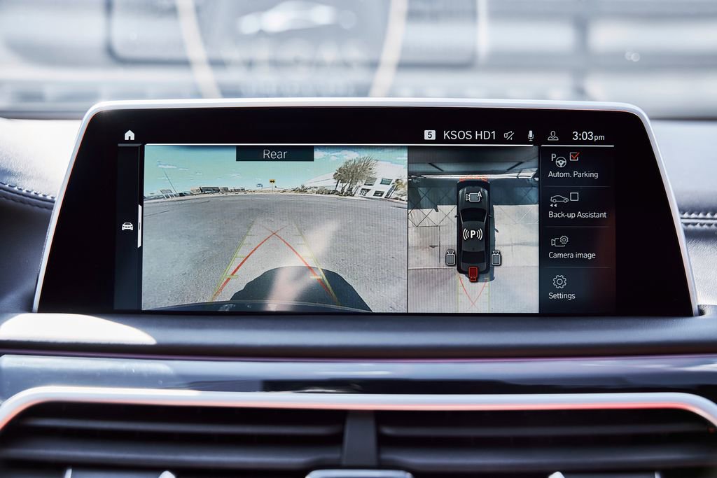 Used 2022 BMW M760i xDrive w/ Luxury Rear Seating Package image 88